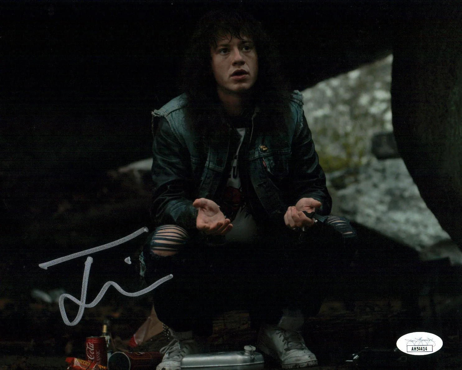Joseph Quinn Stranger Things 8x10 Signed Photo JSA Certified Autograph - Image 2