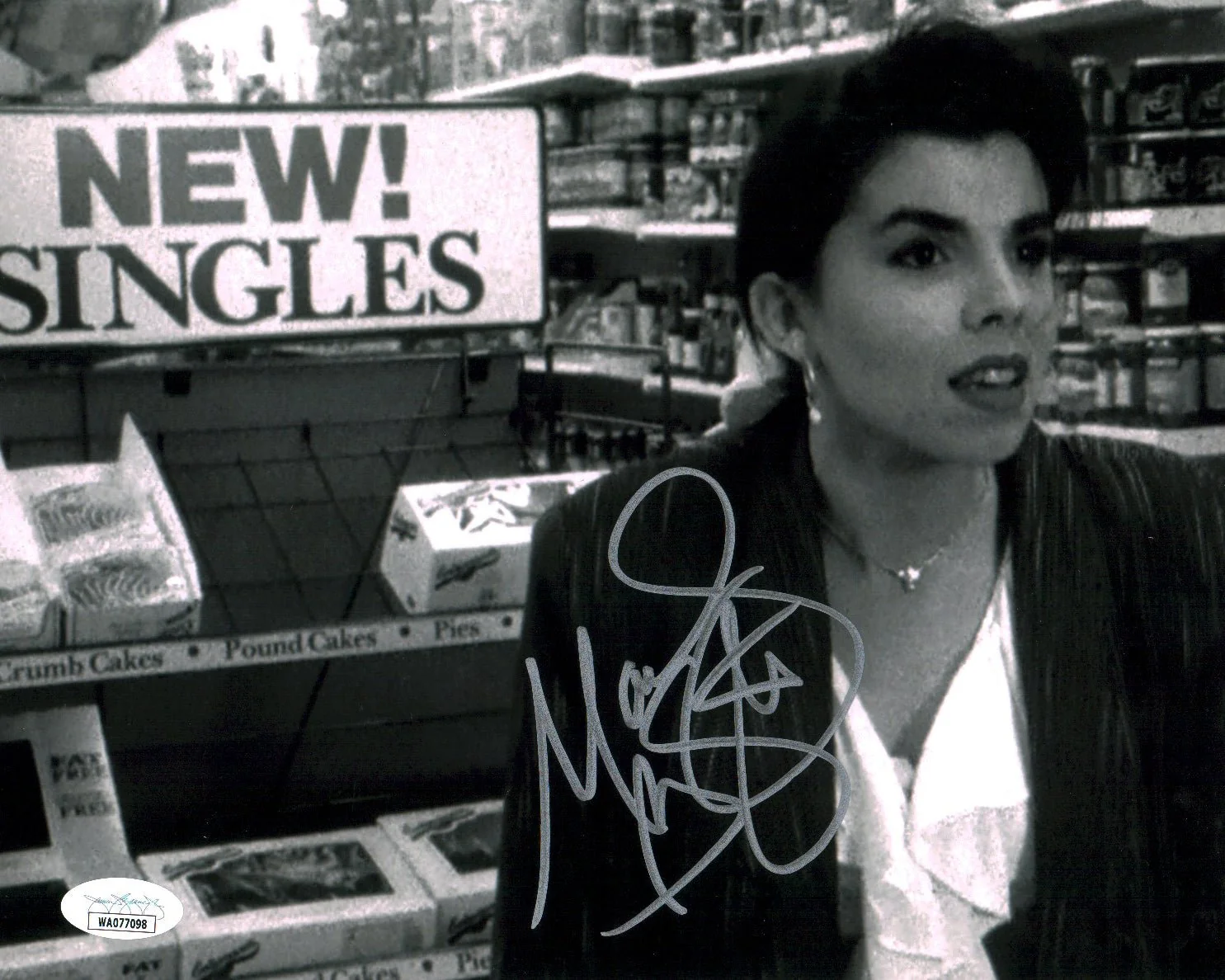 Marilyn Ghigliotti Clerks 8x10 Signed Photo JSA COA Certified Autograph - Image 2